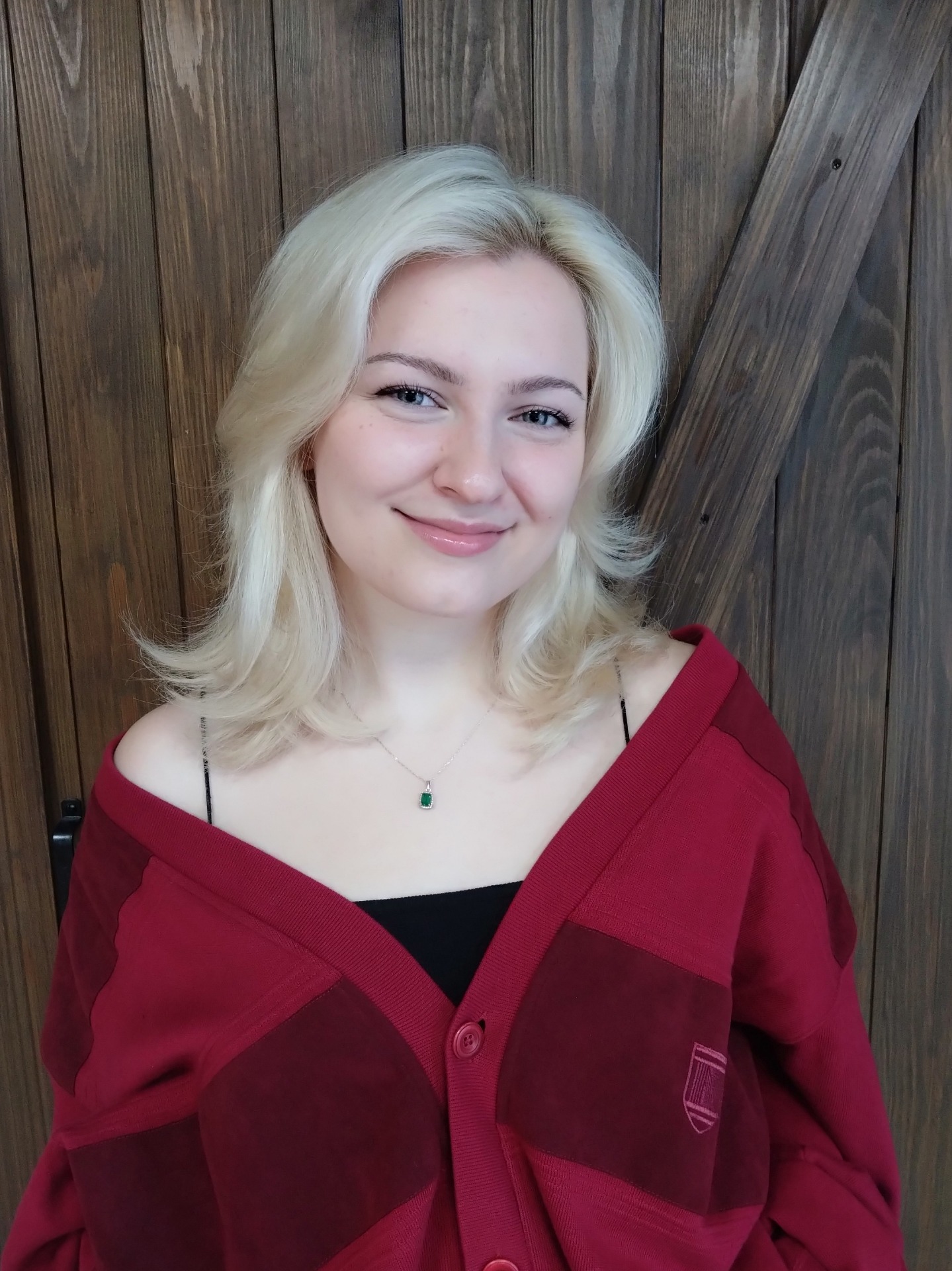 ONNEN ATELJEE: Celina Fall Parturi-kampaaja, kynsitaiteilija