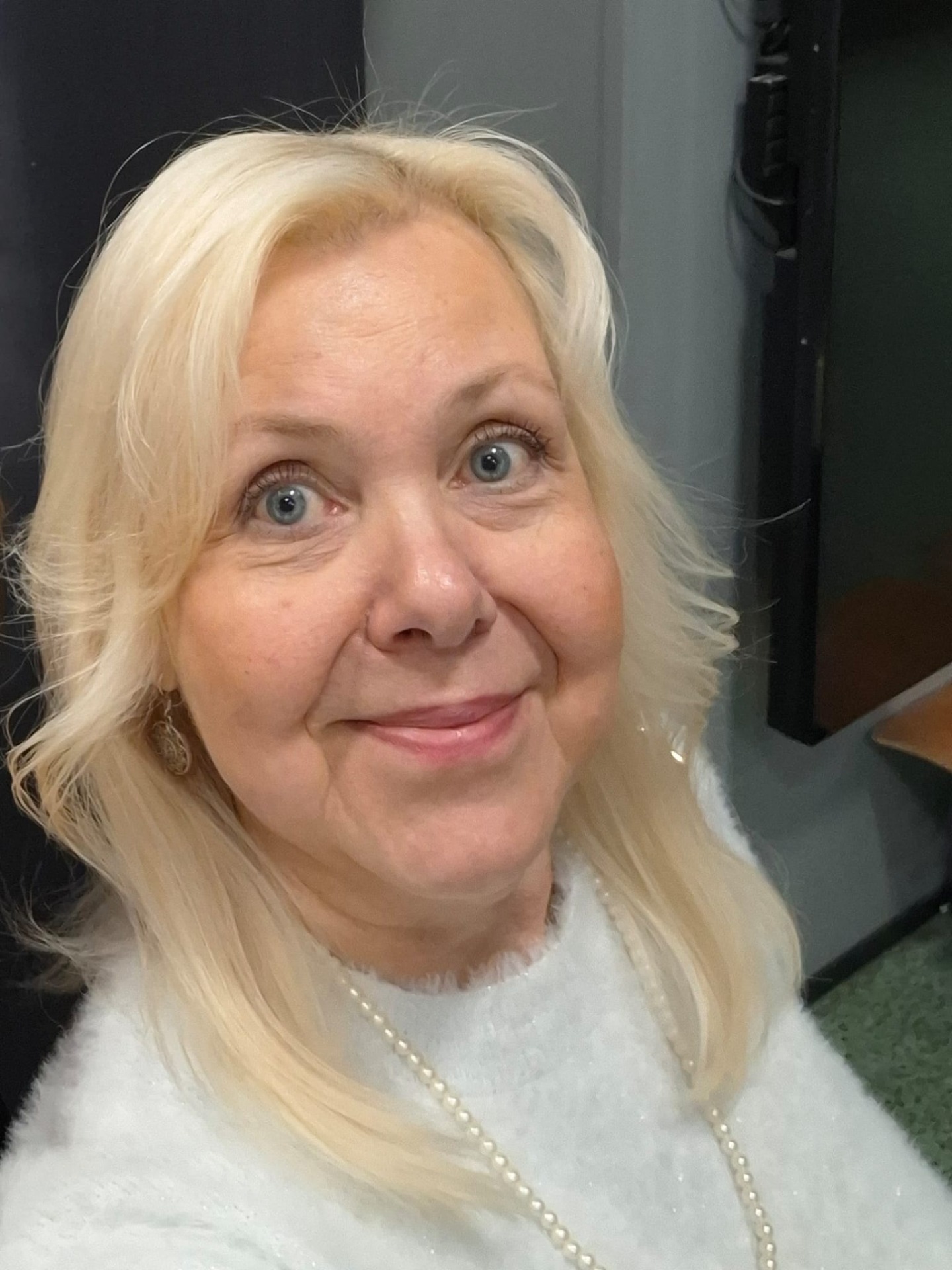 SUN JEESI : Susanna Visa hermoratahieroja, energiahoitaja 